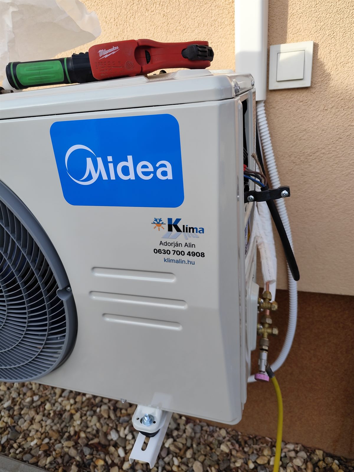Midea kültéri egység saját kivitelezési fotón